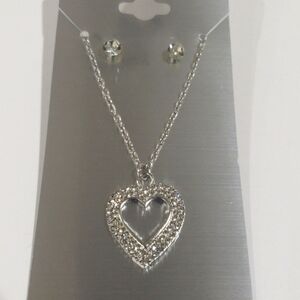 Silver Sparkling Heart Pendant Necklace & Stud Earrings - Women' Fashion Jewelry
